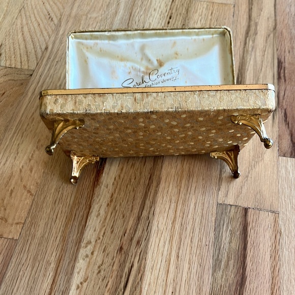 Sarah Coventry Jewelry Box Vintage Gold - Picture 4 of 7